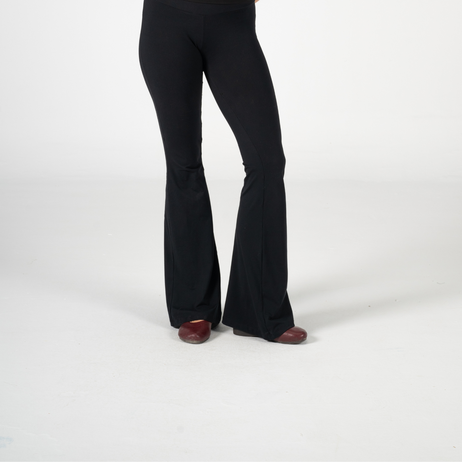 BLACK FLARED YOGA PANTS
