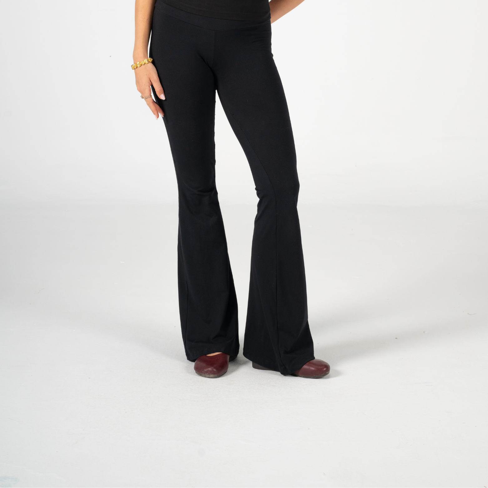 BLACK FLARED YOGA PANTS