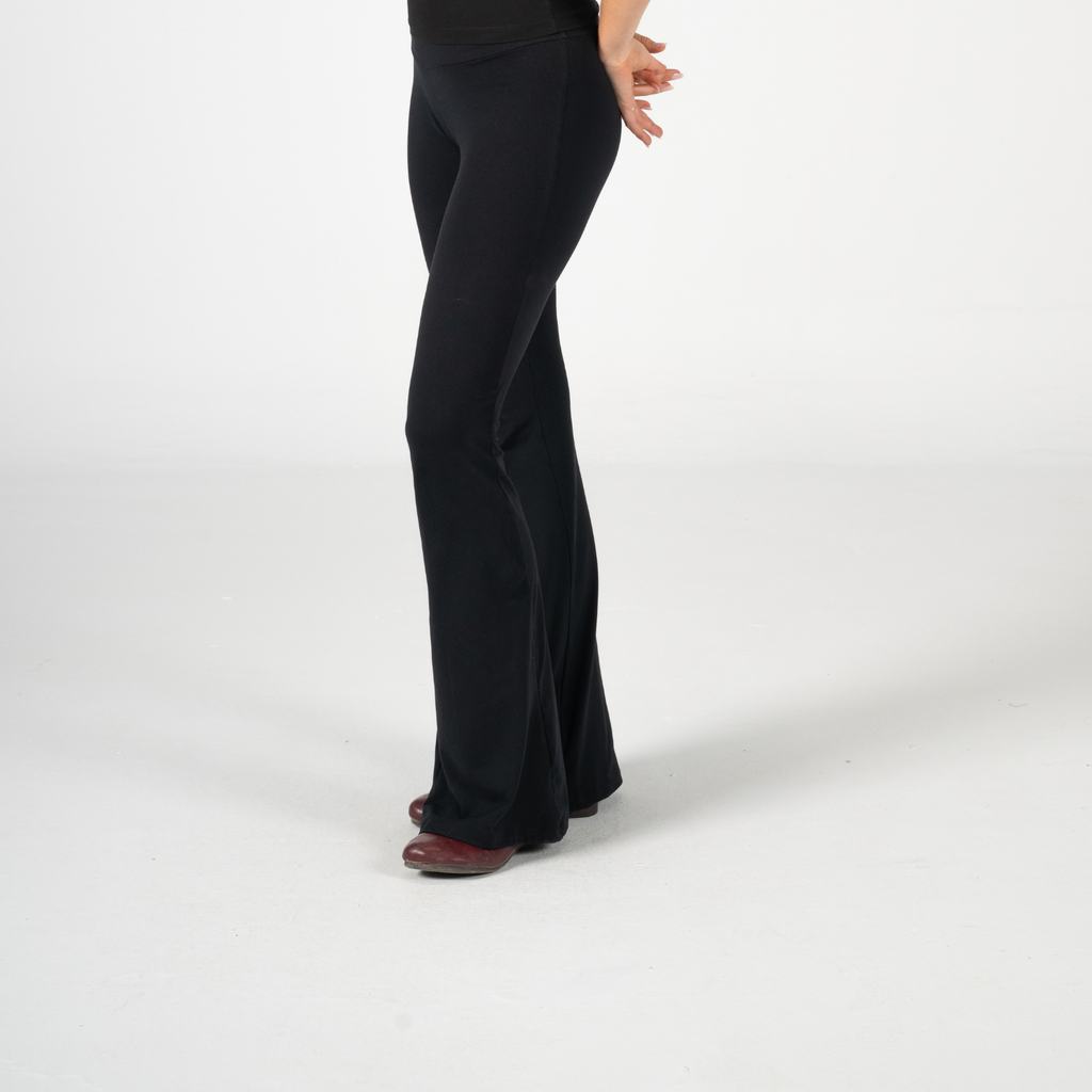 BLACK FLARED YOGA PANTS