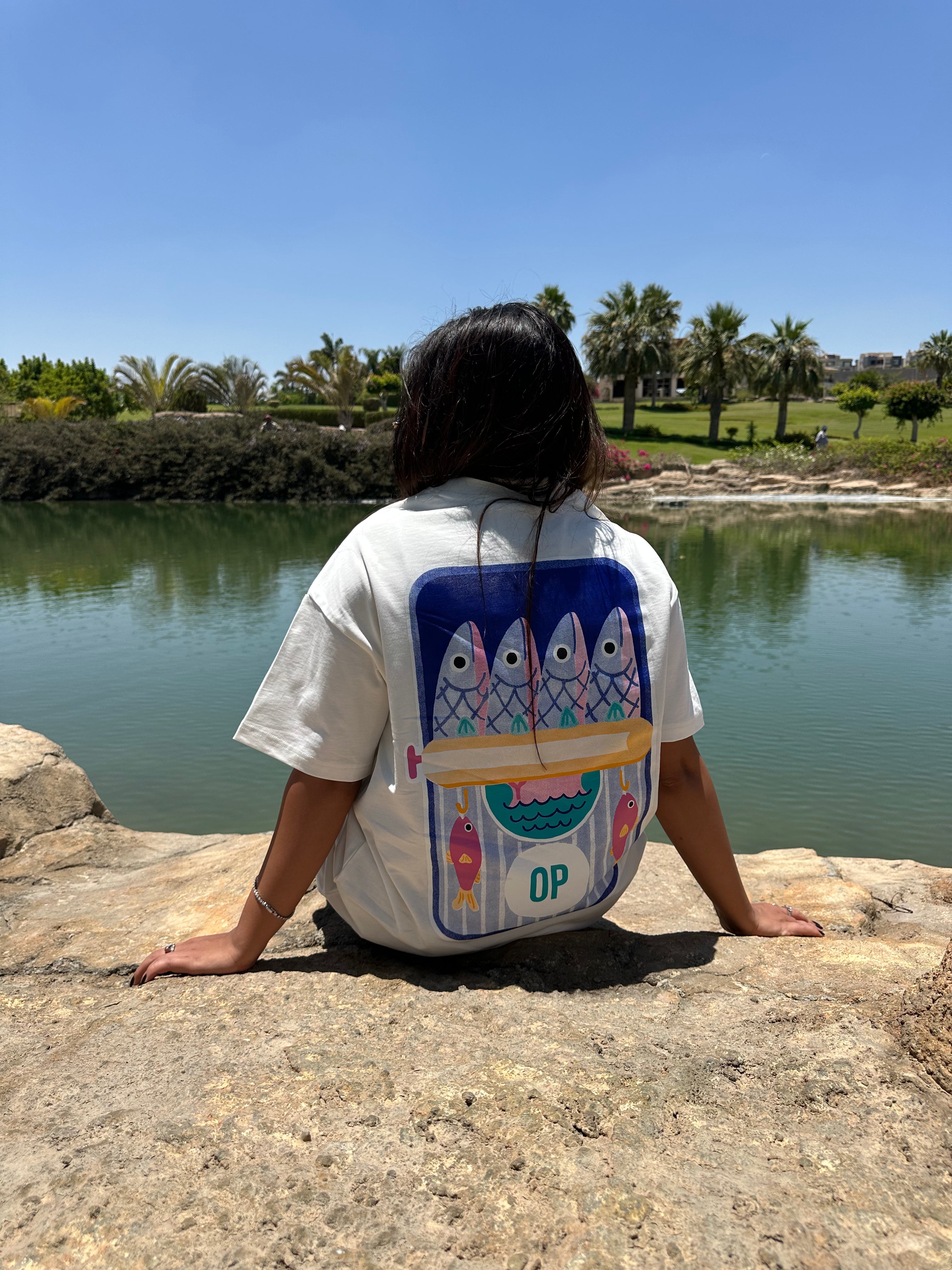 WHITE T-SHIRT FISHING CLUB