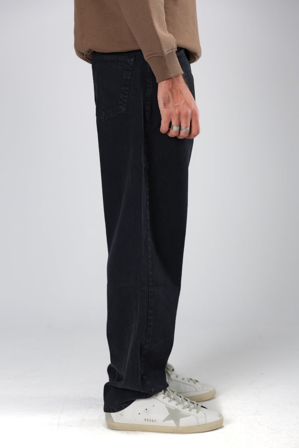 BLACK STRAIGHT FIT JEANS